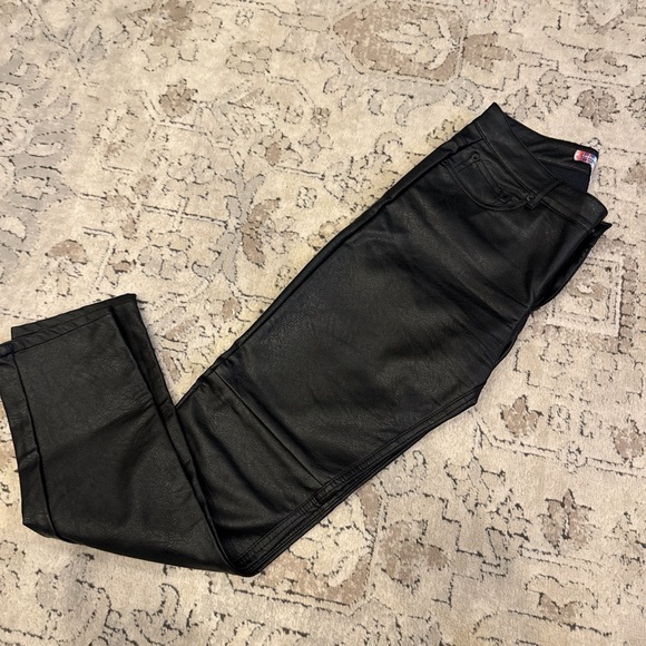 Urban Outfitters Faux Black Leather Pants - Picture 4 of 9
